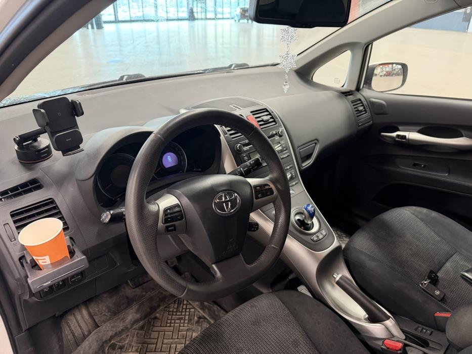 TOYOTA Auris 2011