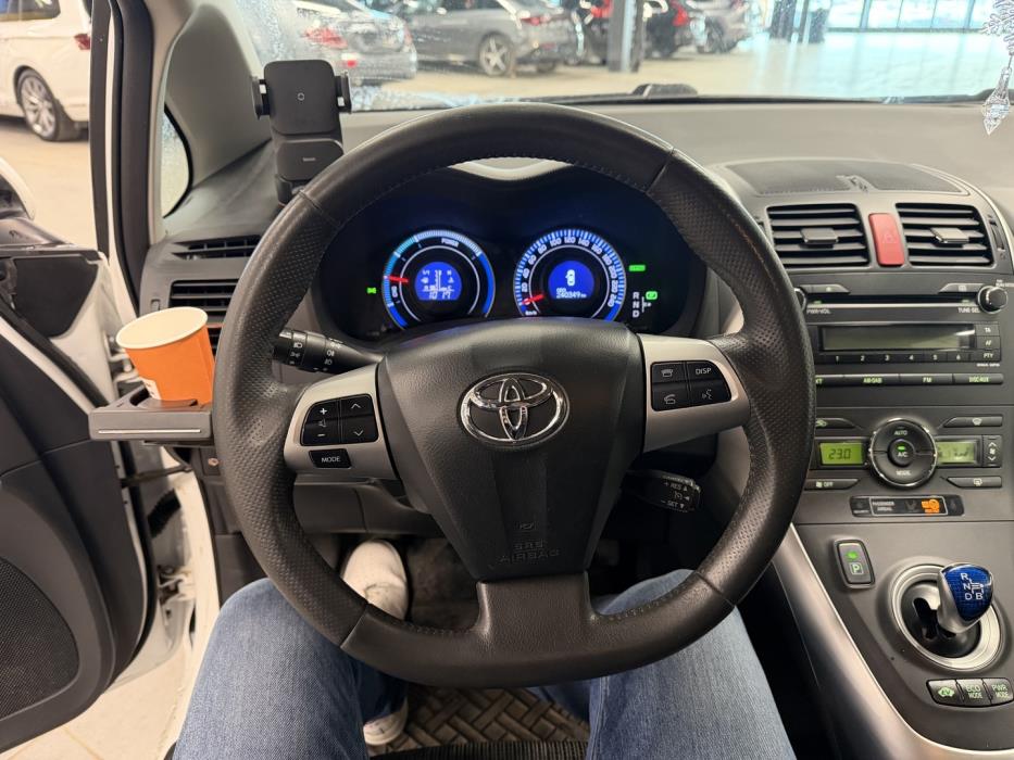 TOYOTA Auris 2011