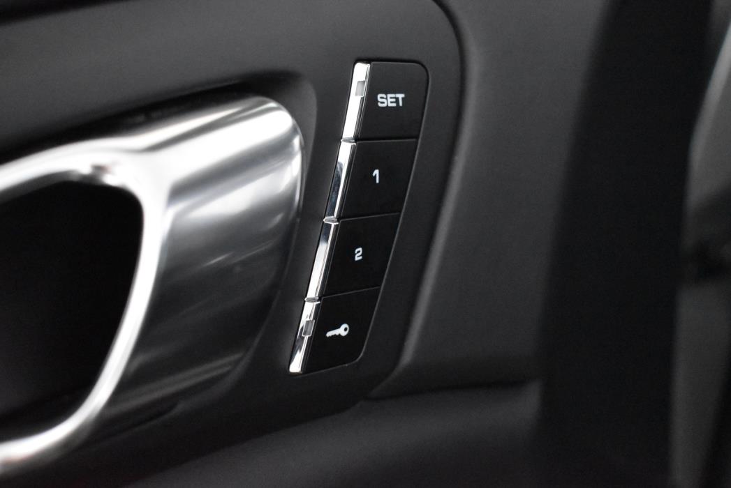 PORSCHE Cayenne 2016