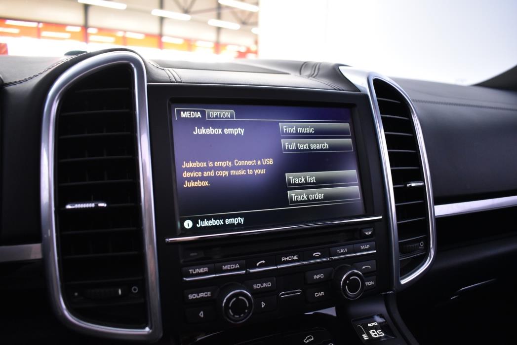 PORSCHE Cayenne 2016