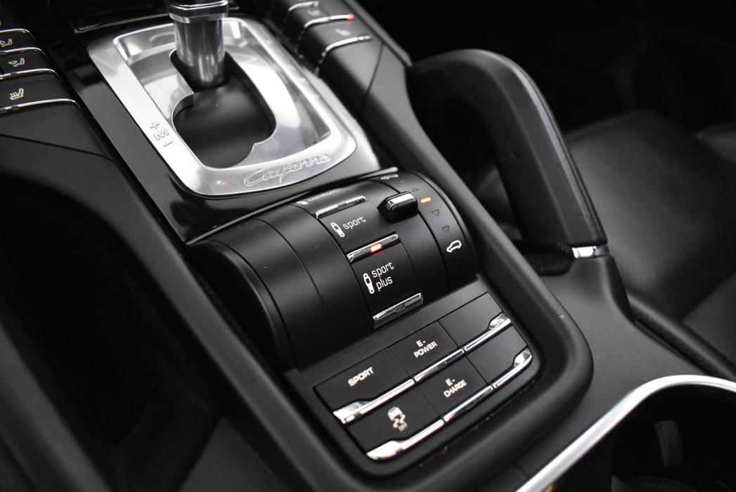 PORSCHE Cayenne 2016