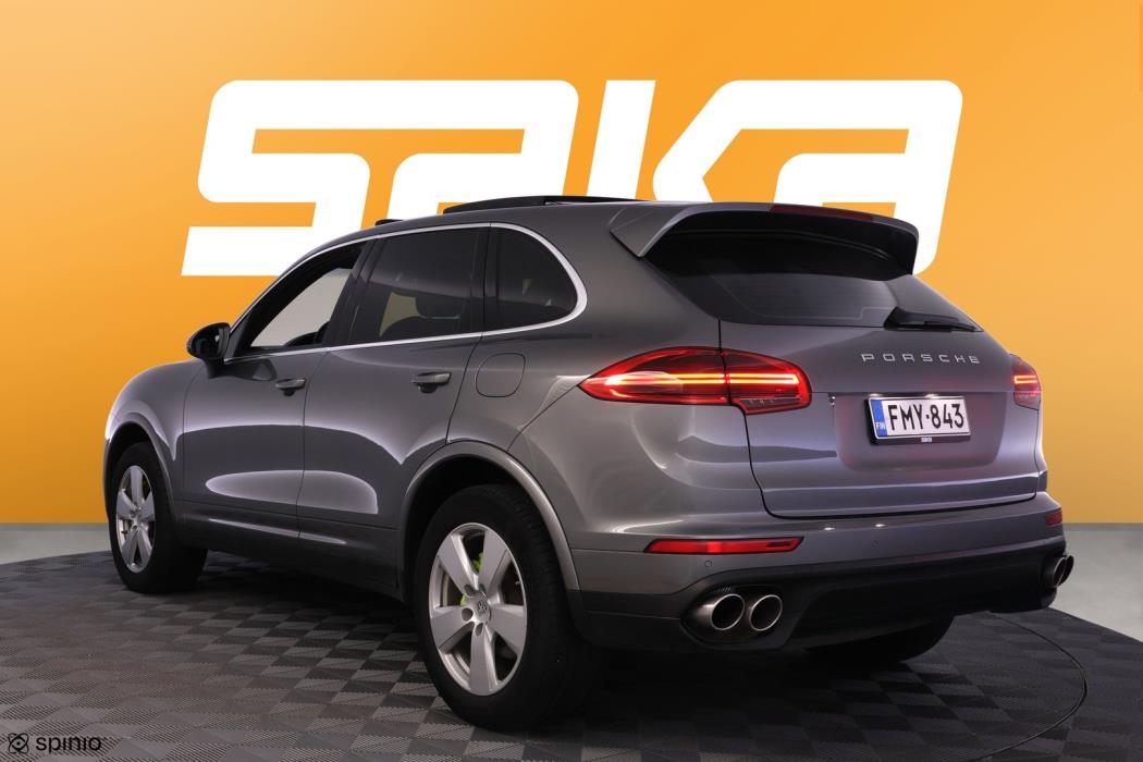 PORSCHE Cayenne 2016