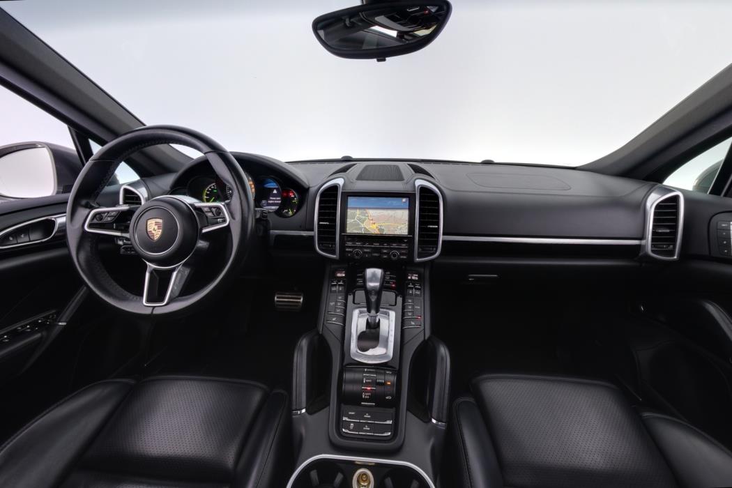 PORSCHE Cayenne 2016