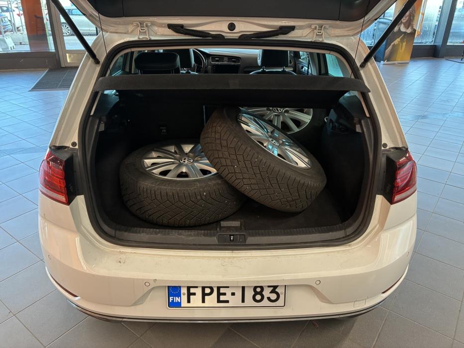 VOLKSWAGEN Golf 2018