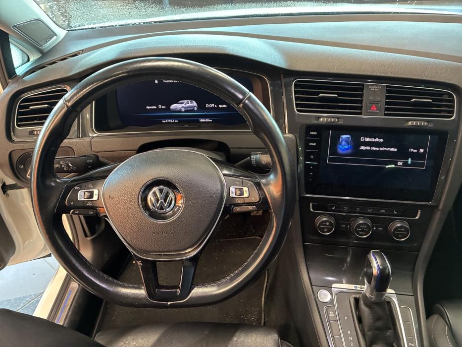 VOLKSWAGEN Golf 2018