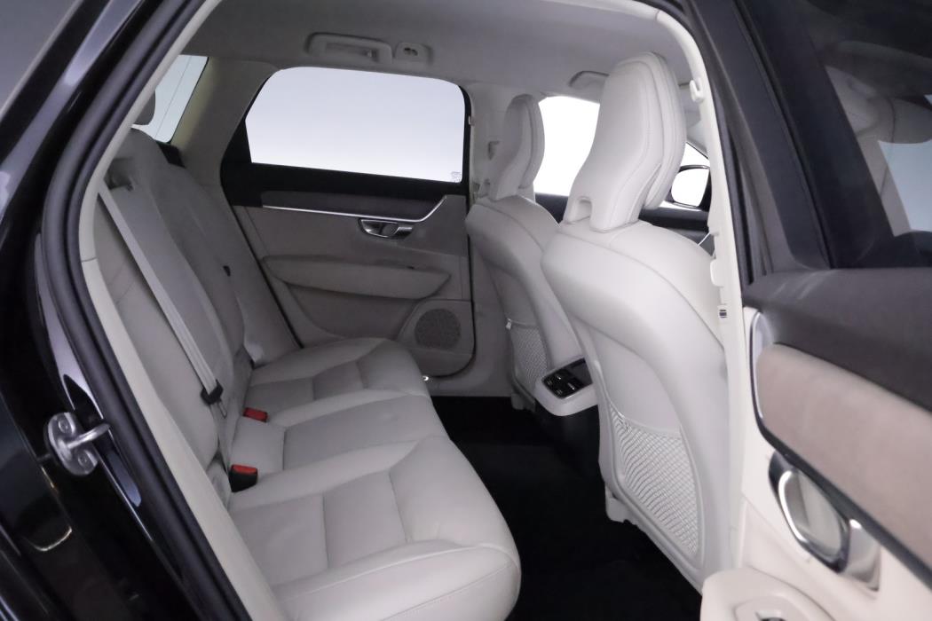VOLVO V90 Cross Country 2023