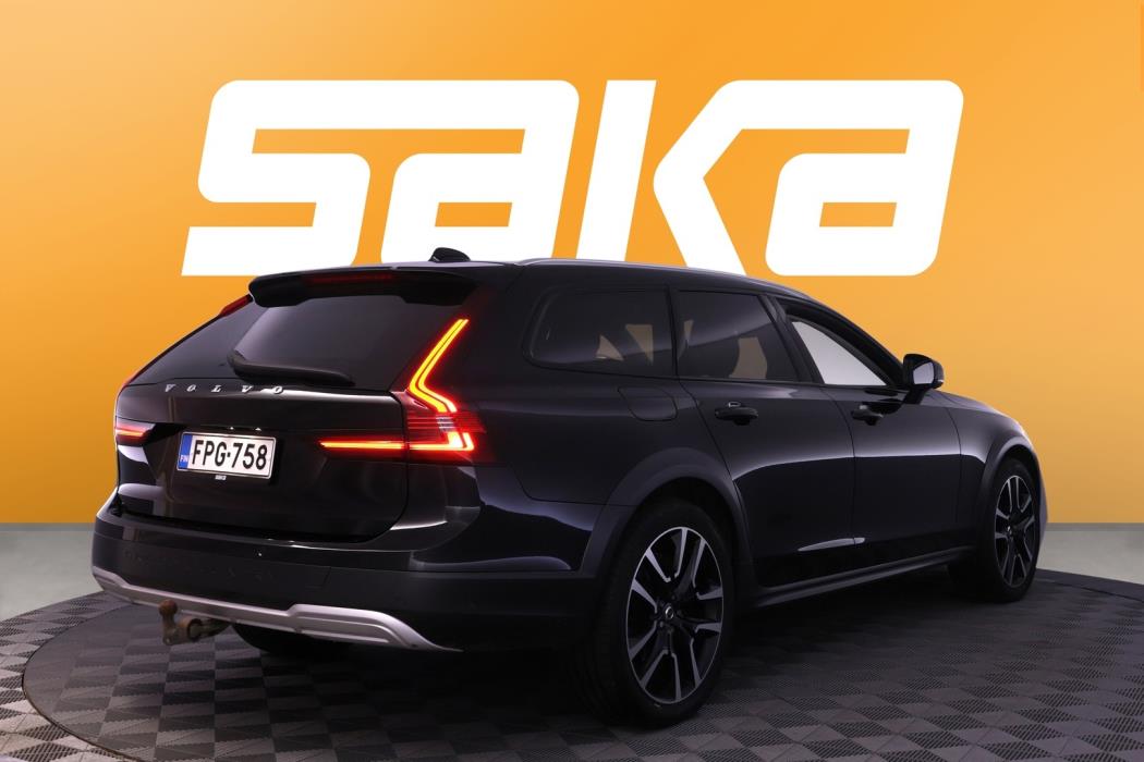 VOLVO V90 Cross Country 2023