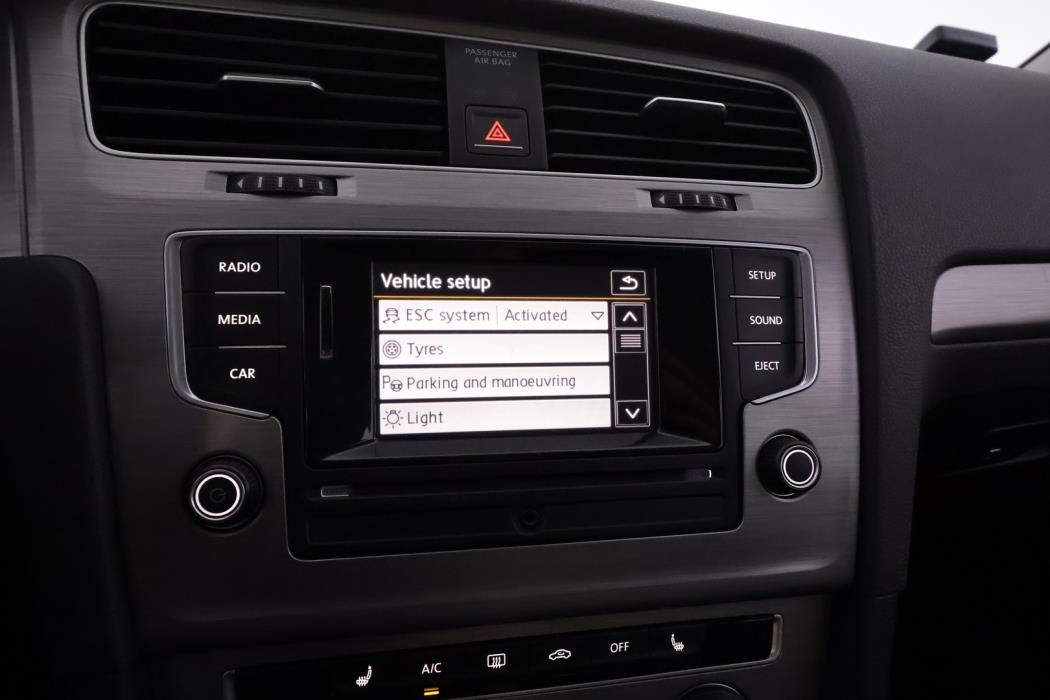 VOLKSWAGEN Golf 2015