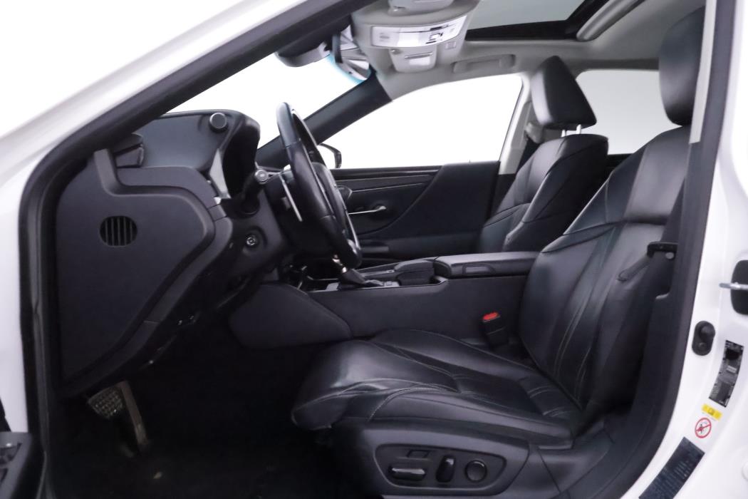 LEXUS ES 2019
