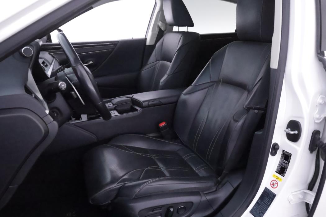 LEXUS ES 2019