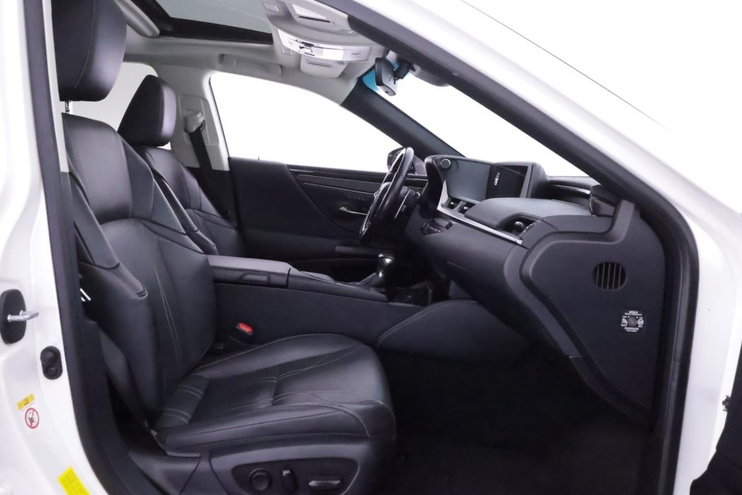 LEXUS ES 2019