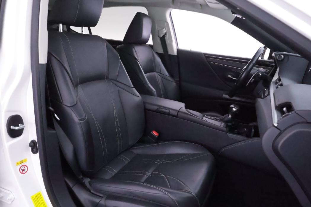 LEXUS ES 2019