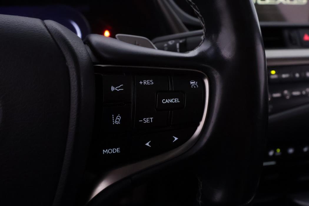 LEXUS ES 2019