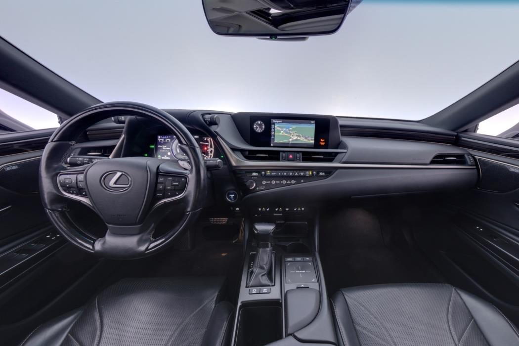 LEXUS ES 2019