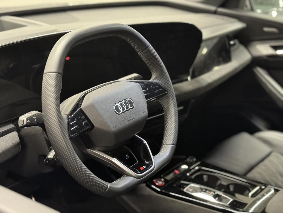 AUDI SQ6 e-tron 2025