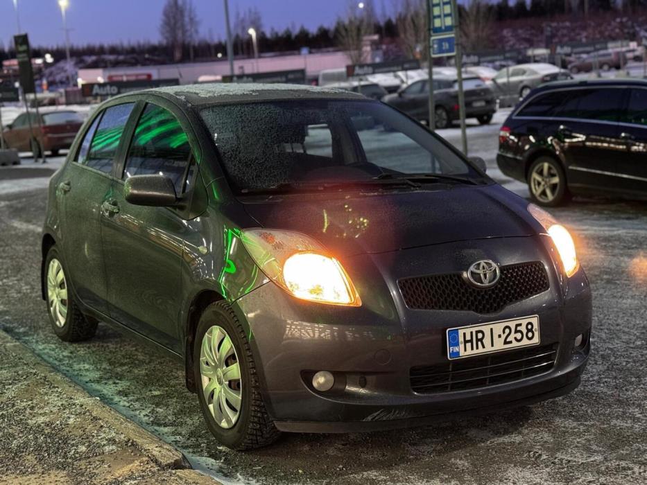 TOYOTA Yaris 2008