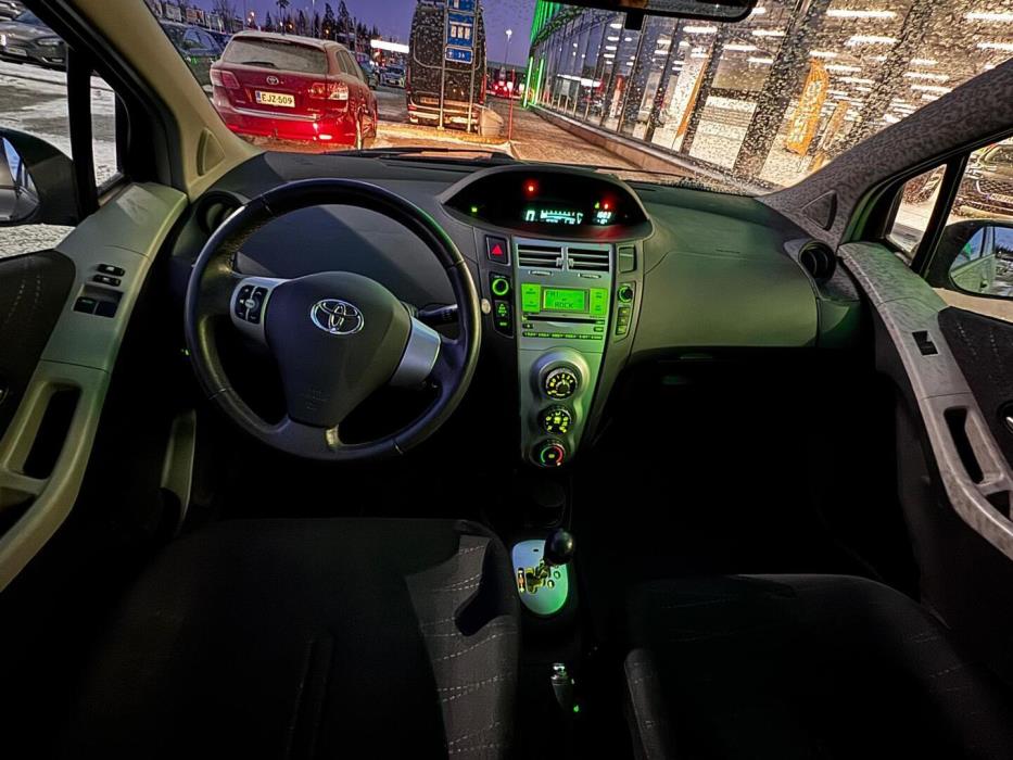 TOYOTA Yaris 2008