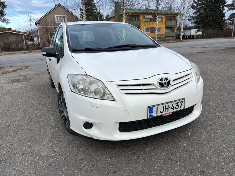 TOYOTA Auris 2010