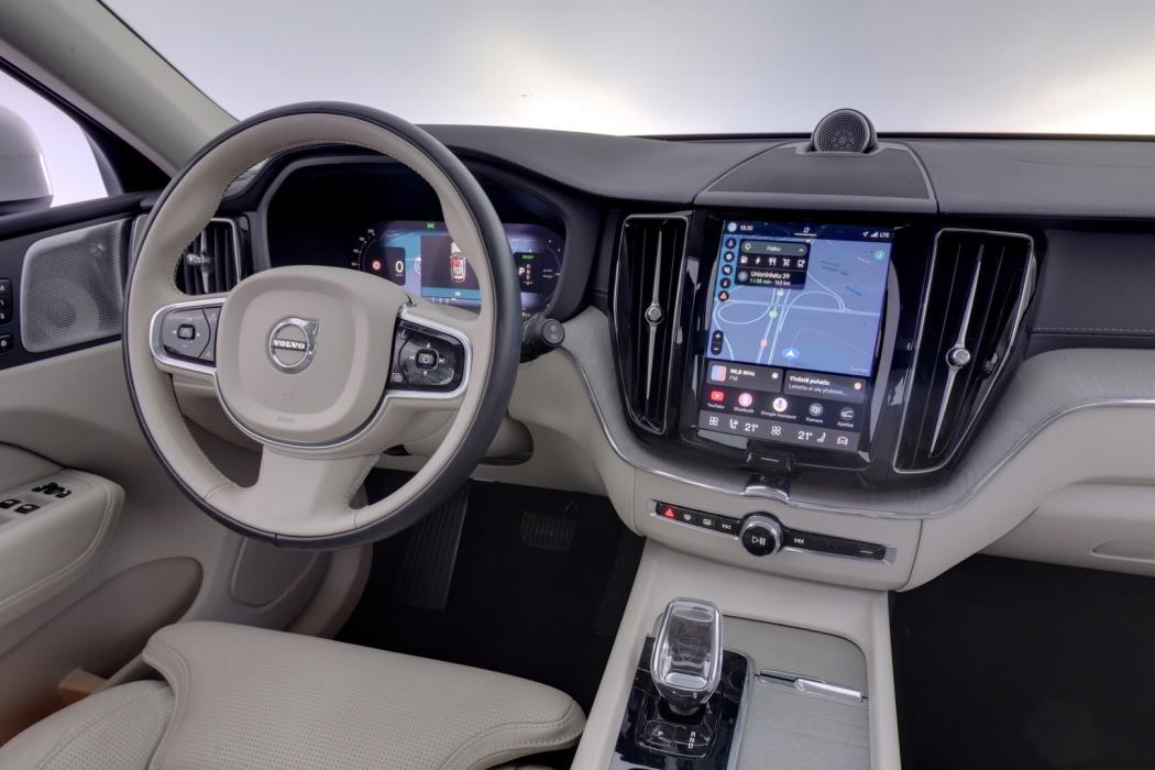 VOLVO XC60 2023