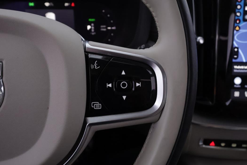 VOLVO XC60 2023