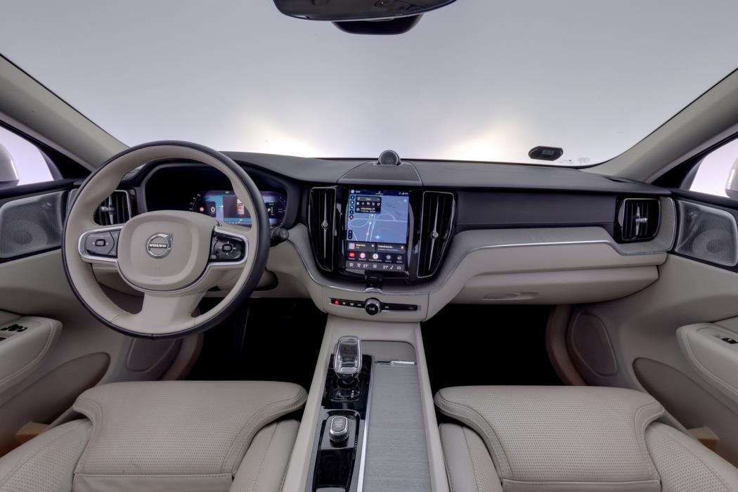 VOLVO XC60 2023