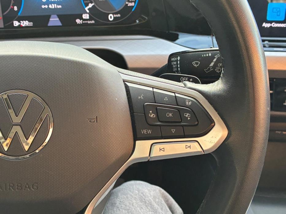 VOLKSWAGEN Golf 2024