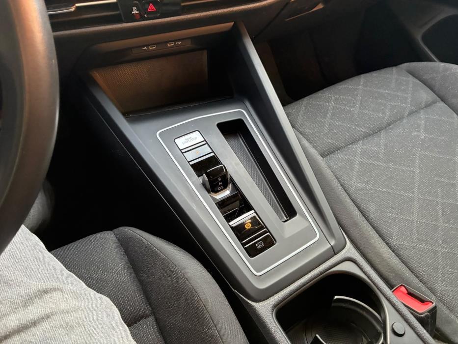 VOLKSWAGEN Golf 2024