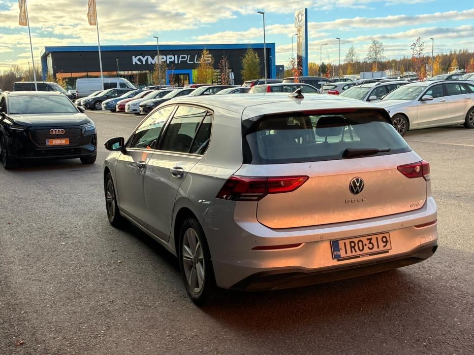 VOLKSWAGEN Golf 2024