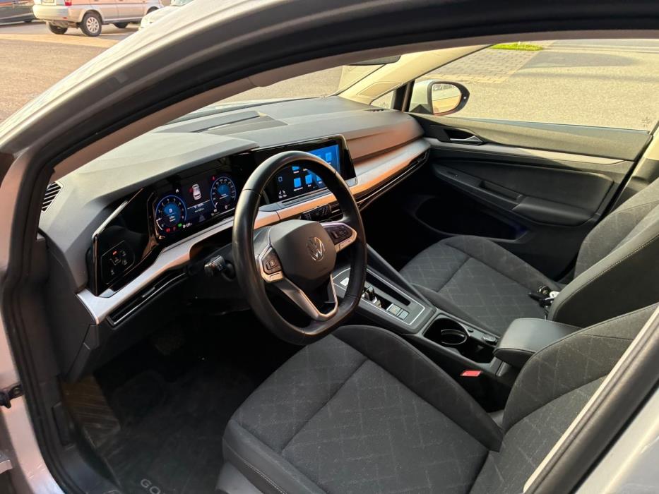 VOLKSWAGEN Golf 2024