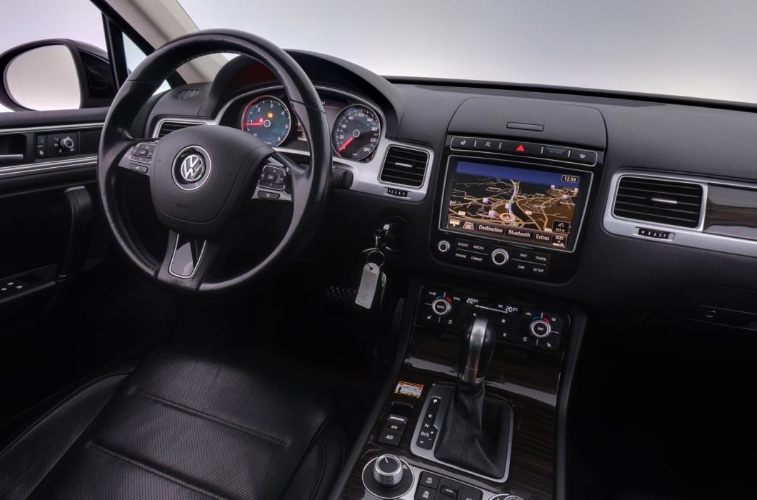 VOLKSWAGEN Touareg 2015