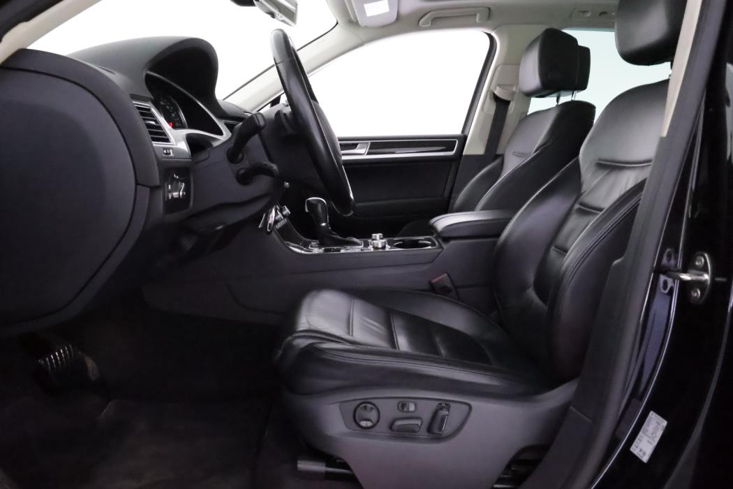 VOLKSWAGEN Touareg 2015