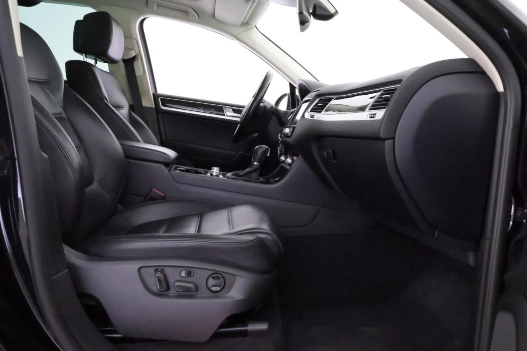 VOLKSWAGEN Touareg 2015