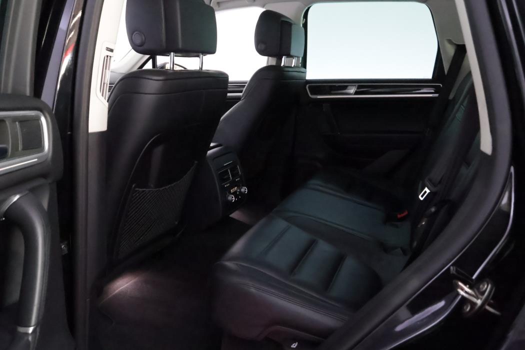 VOLKSWAGEN Touareg 2015