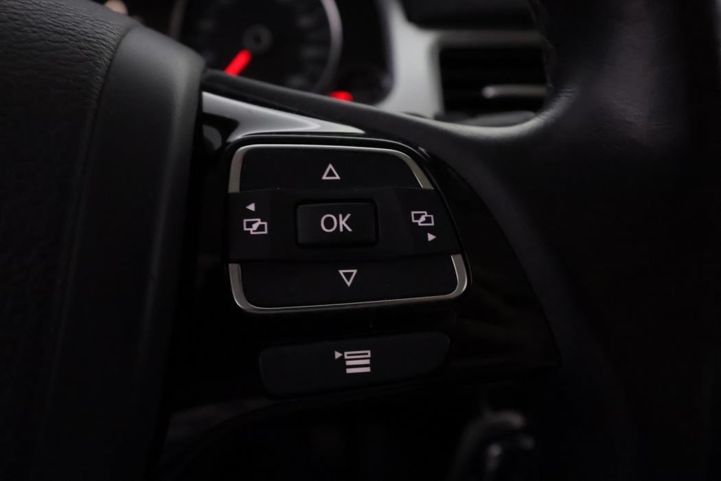 VOLKSWAGEN Touareg 2015