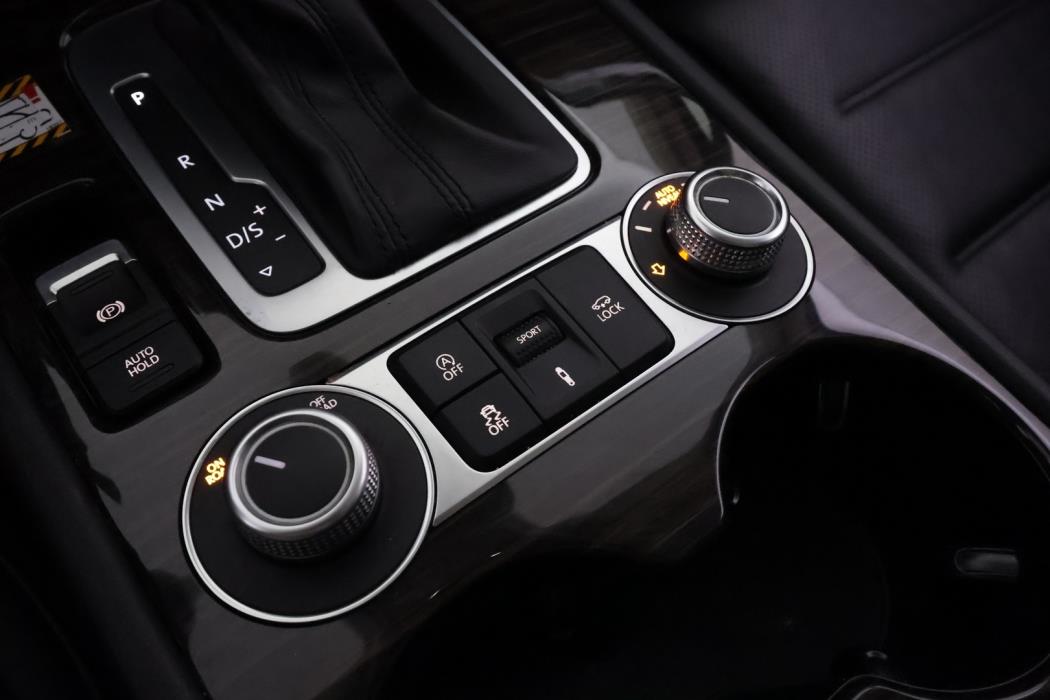 VOLKSWAGEN Touareg 2015