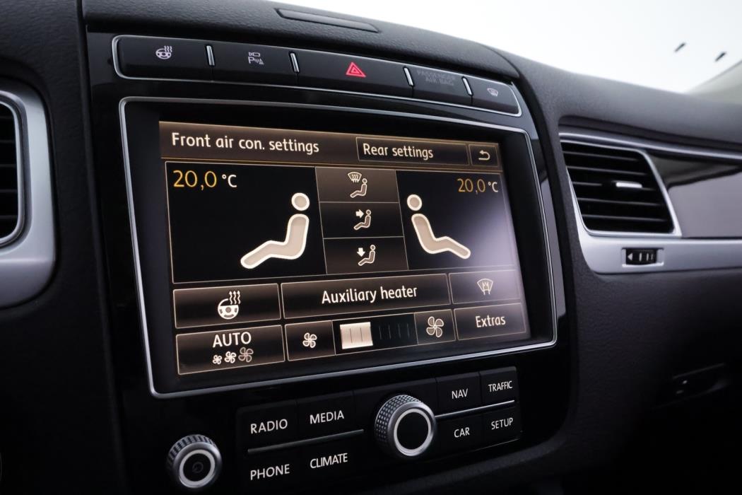 VOLKSWAGEN Touareg 2015