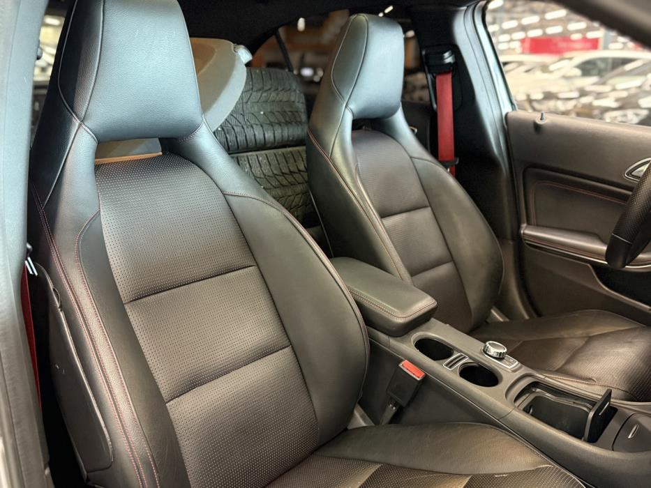 MERCEDES-BENZ A 2013