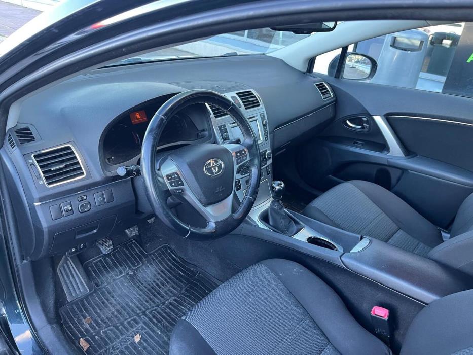 TOYOTA Avensis 2013