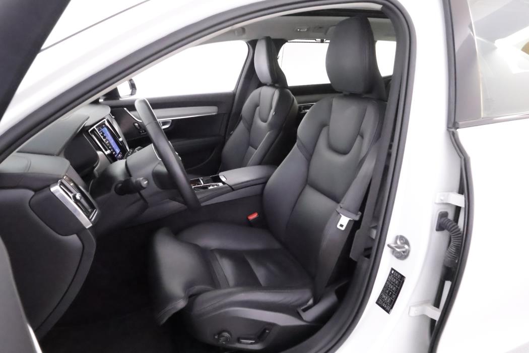 VOLVO V90 2023
