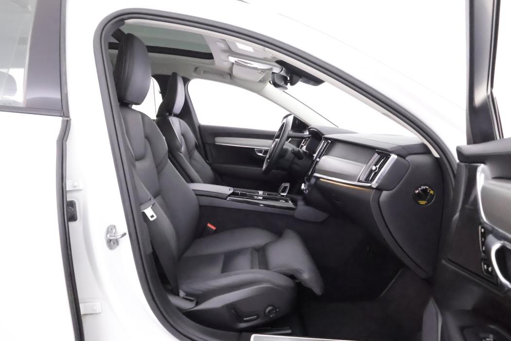 VOLVO V90 2023