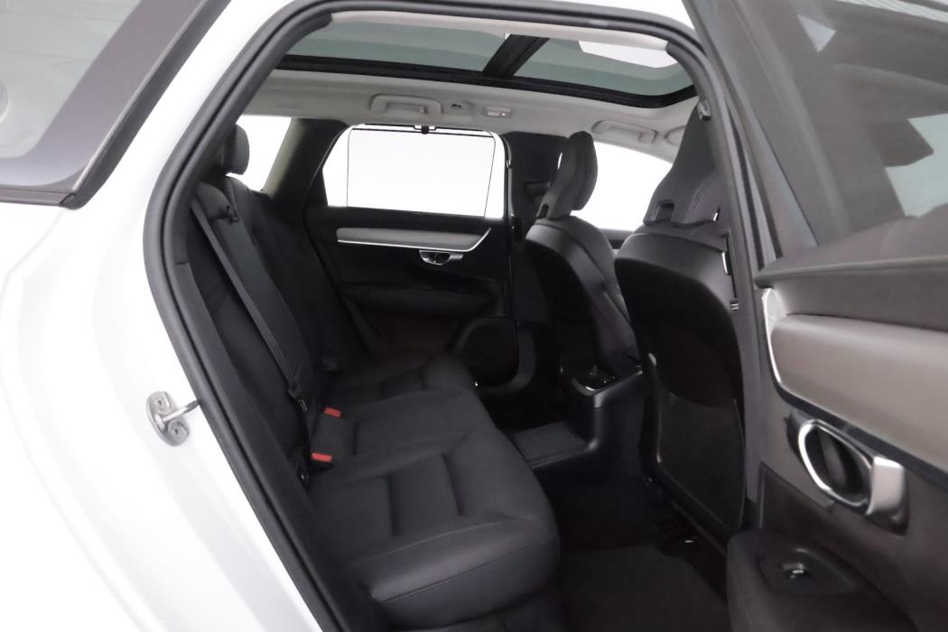 VOLVO V90 2023