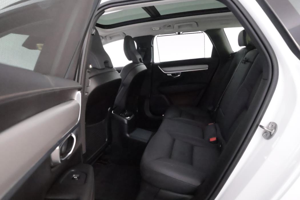VOLVO V90 2023