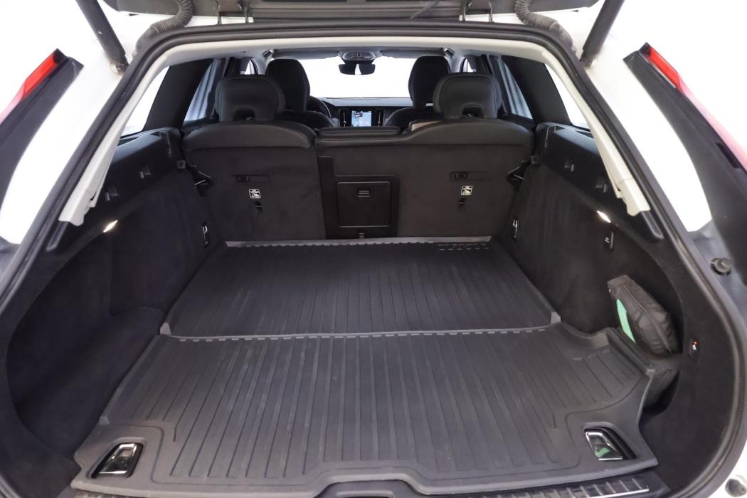 VOLVO V90 2023