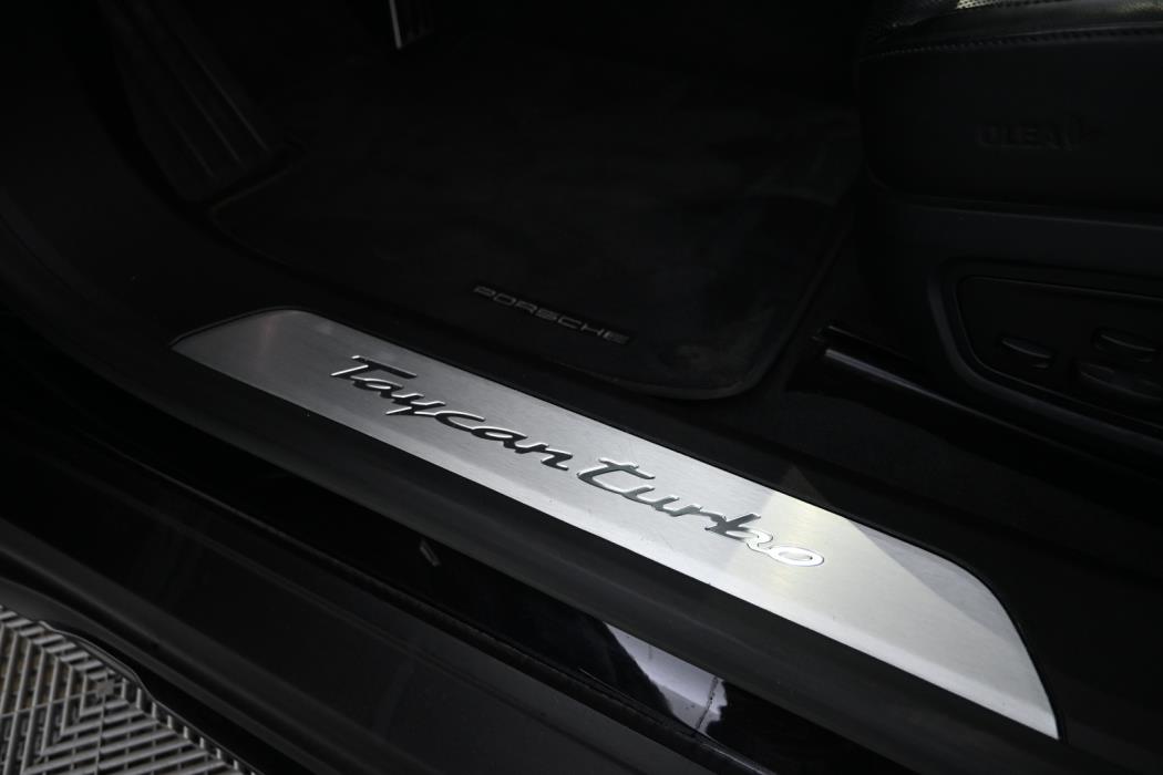 PORSCHE Taycan 2023