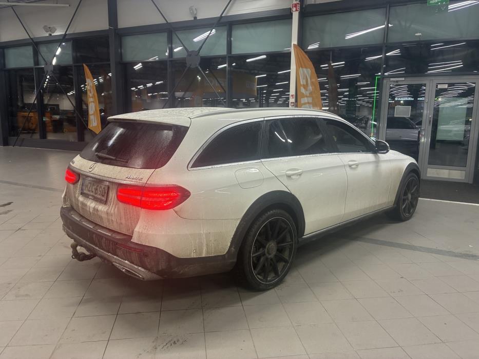 MERCEDES-BENZ E 2018