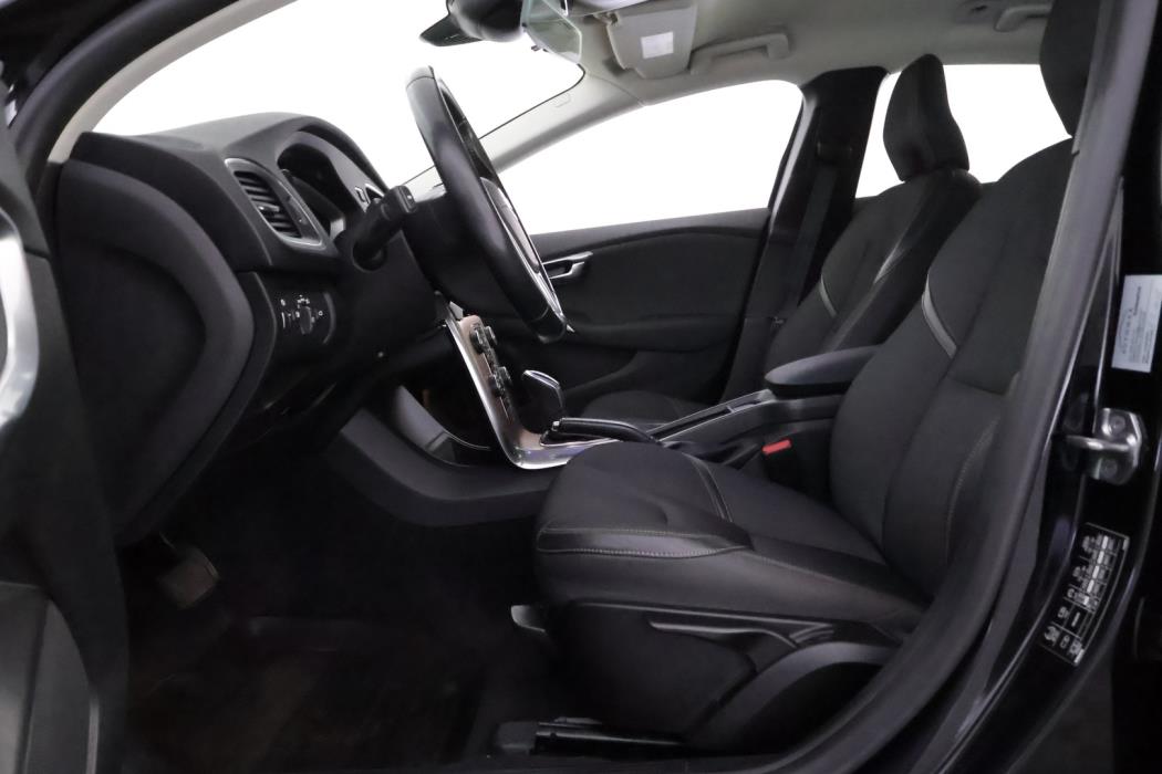 VOLVO V40 Cross Country 2016