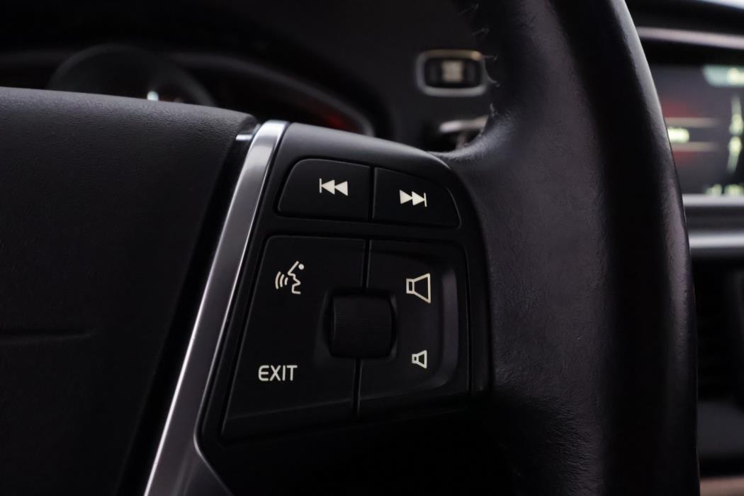VOLVO V40 Cross Country 2016