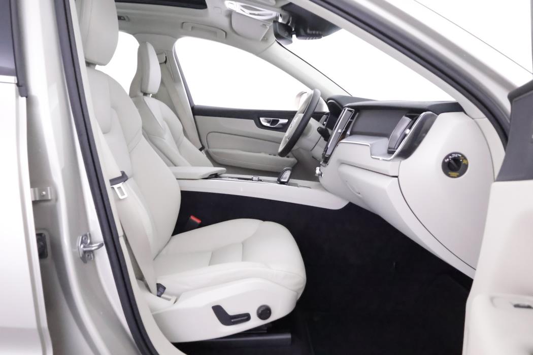 VOLVO XC60 2021