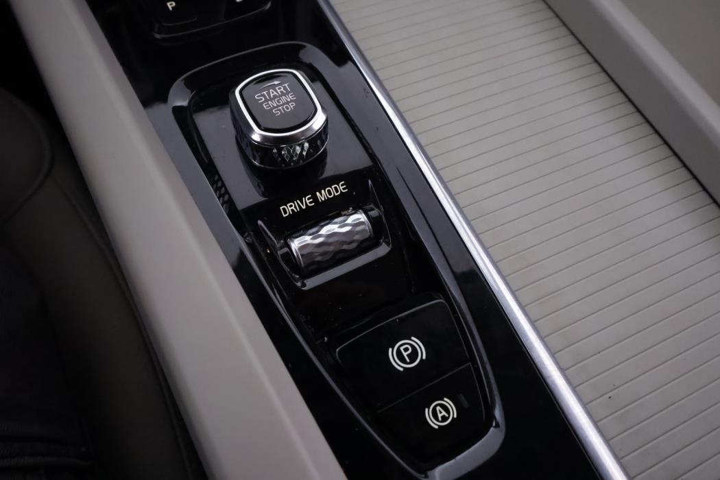VOLVO XC60 2021