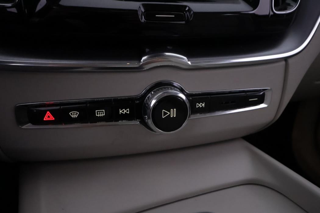 VOLVO XC60 2021